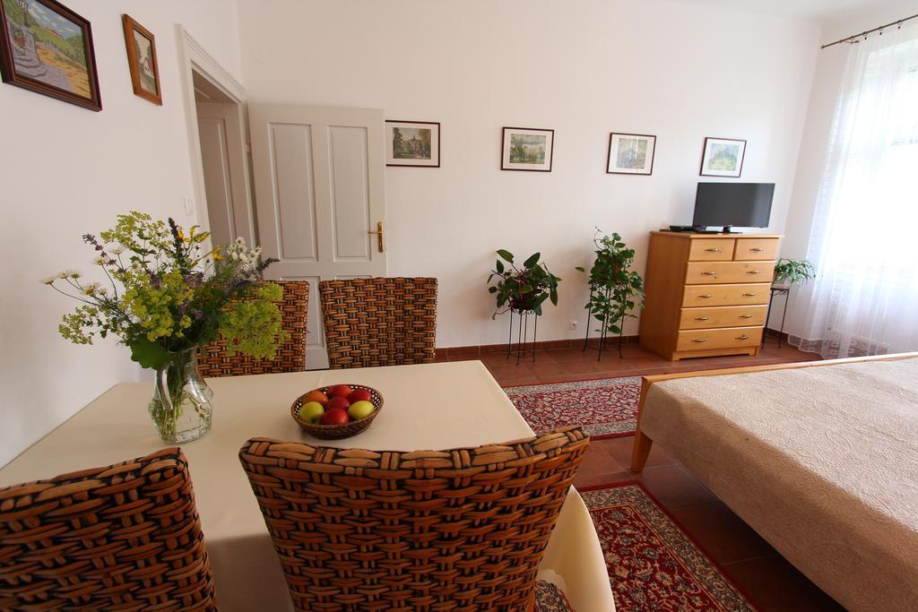 Penzion Jelen Vranov nad Dyjí Chambre photo