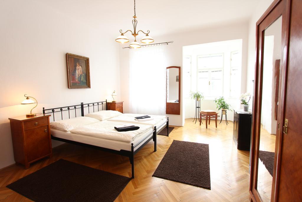 Penzion Jelen Vranov nad Dyjí Extérieur photo